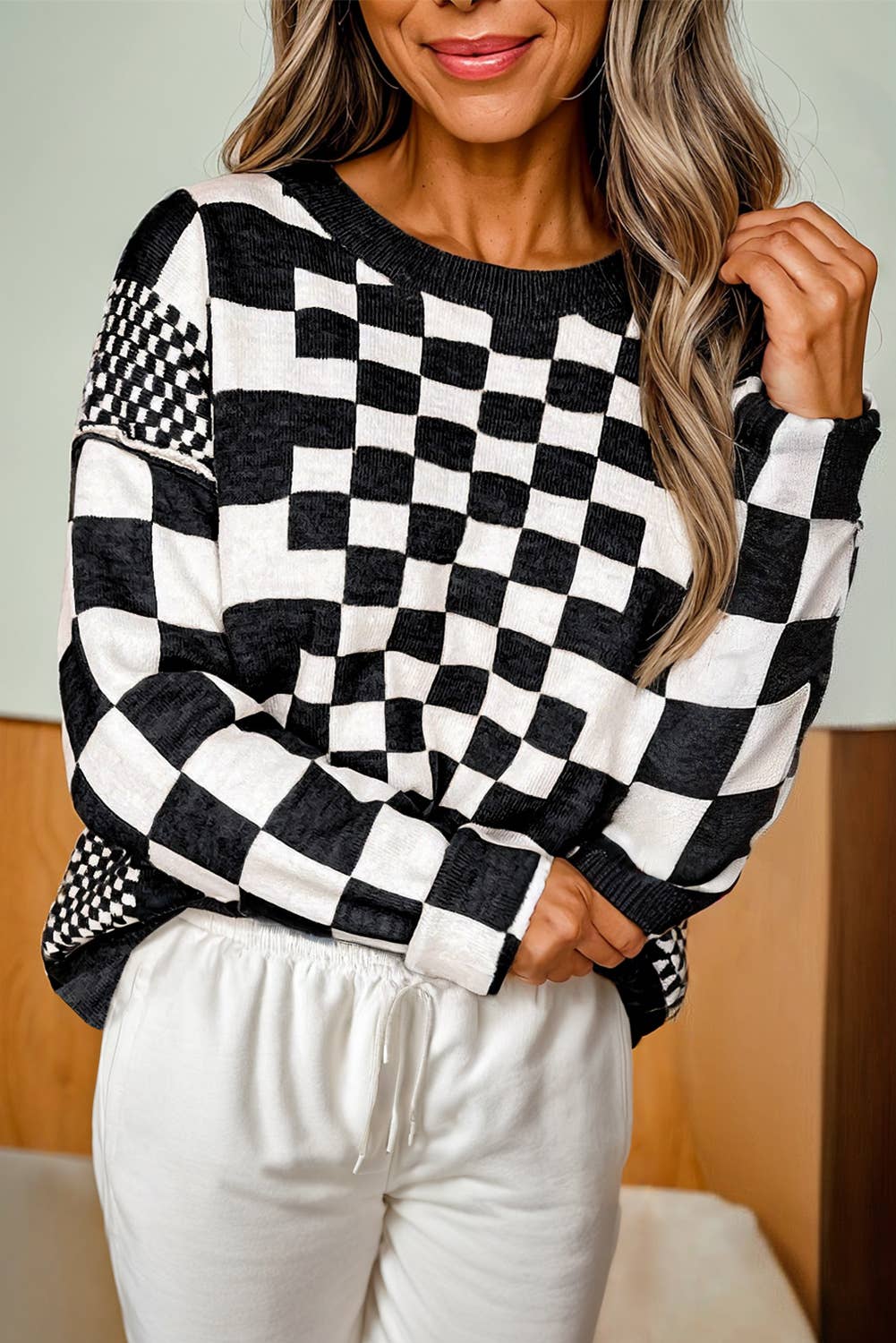 THE CHECKERED SWEATER - Black and White