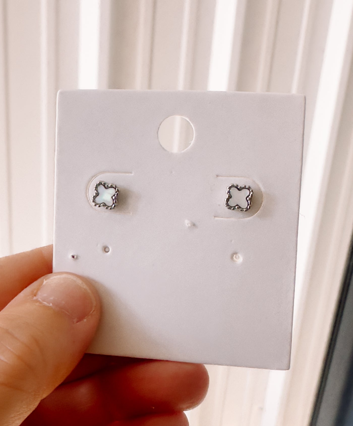 WHITE CLOVER MINI STUDS