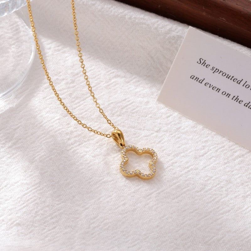 CLOVER NECKLACE